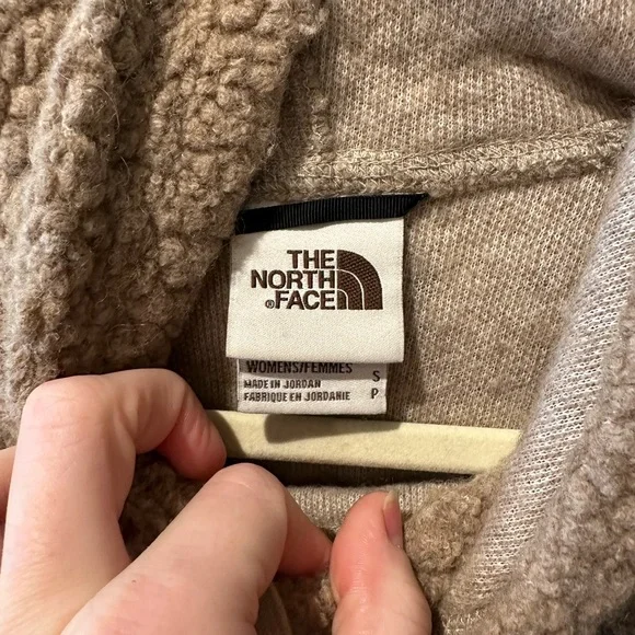 Tan boucle knit North Face sweatshirt! - Picture 4 of 4